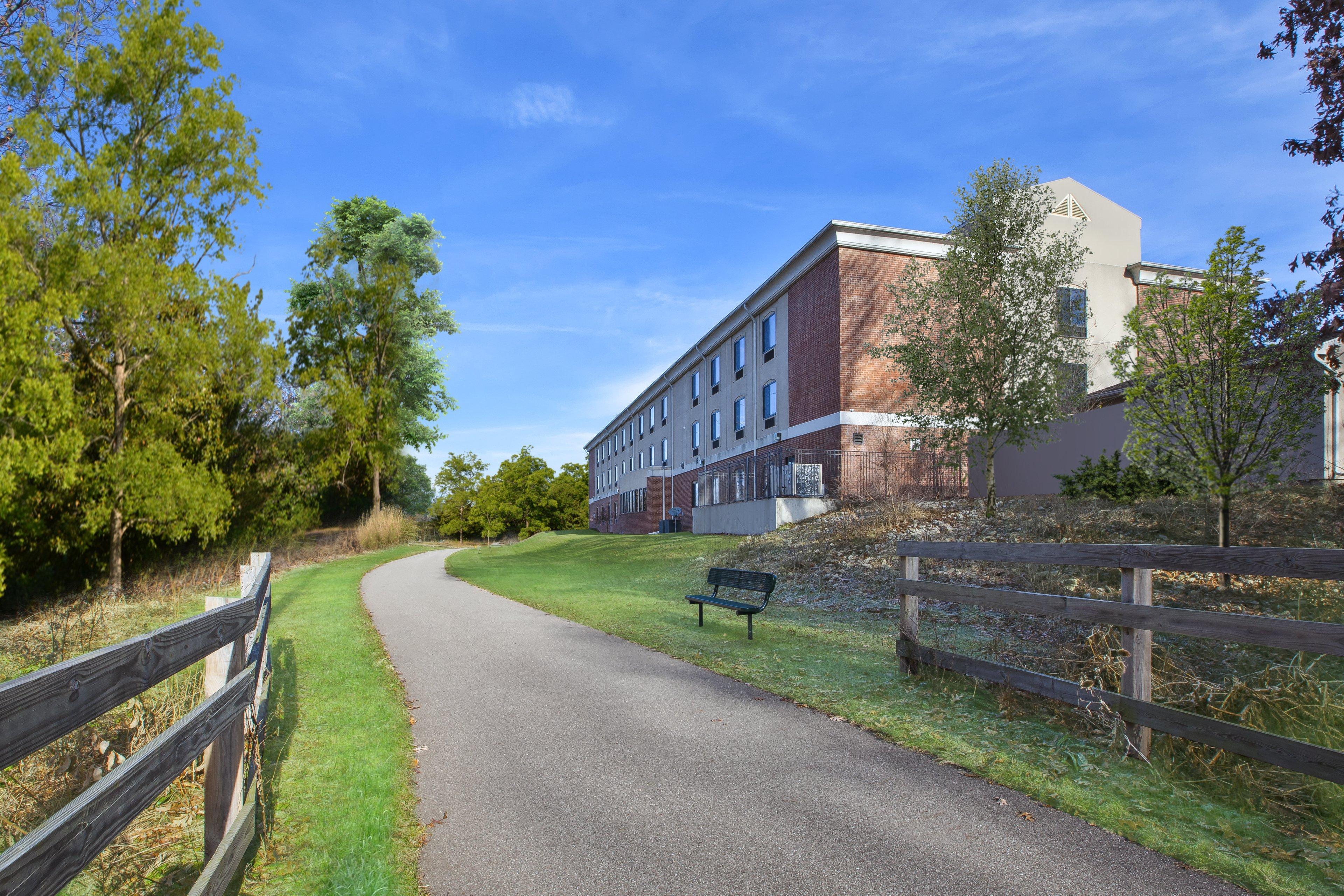 Holiday Inn Express Niles By Ihg Exterior foto