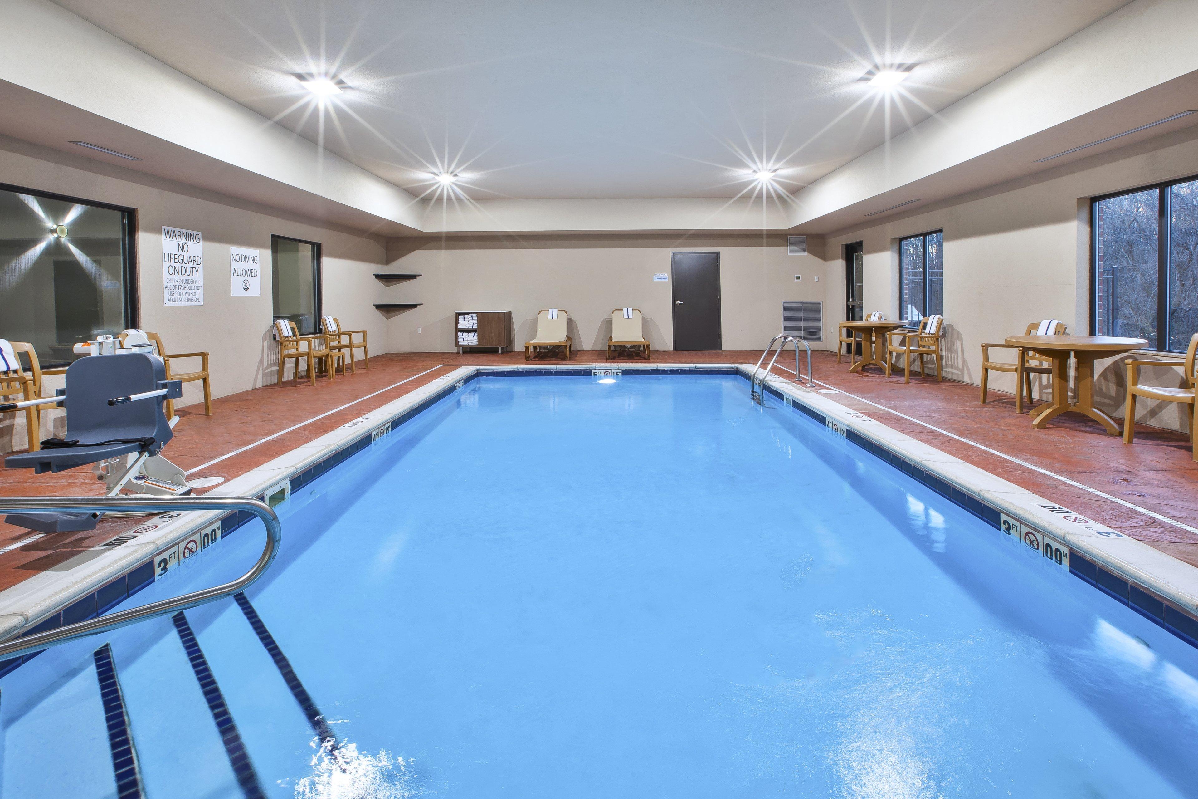 Holiday Inn Express Niles By Ihg Exterior foto